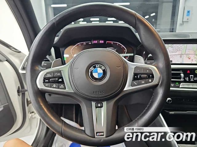 BMW 3 Series 2021 — ფოტო 8/20