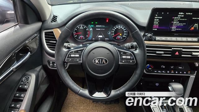 Kia Seltos 2020 — фото 13 из 20
