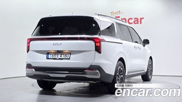 Kia Carnival 2025 — фото 2 из 20