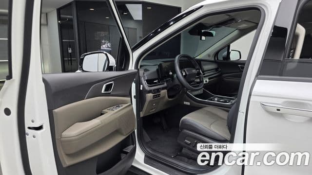 Kia Carnival 2025 — фото 10 из 20