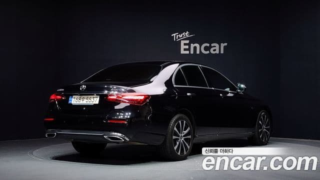 Mercedes-Benz E-Class 2021 — ფოტო 1/20