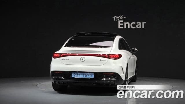 Mercedes-Benz EQE 2023 — ფოტო 13/20