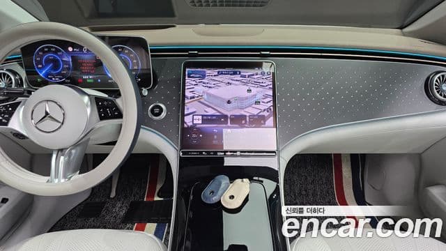 Mercedes-Benz EQE 2023 — ფოტო 15/20