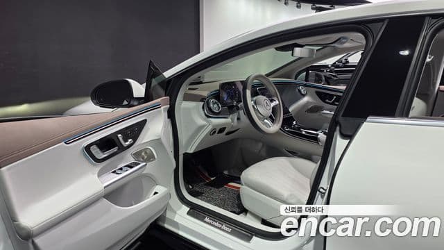 Mercedes-Benz EQE 2023 — ფოტო 9/20