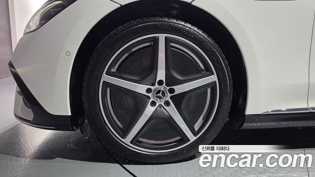 Mercedes-Benz EQE 2023 — ფოტო 20/20