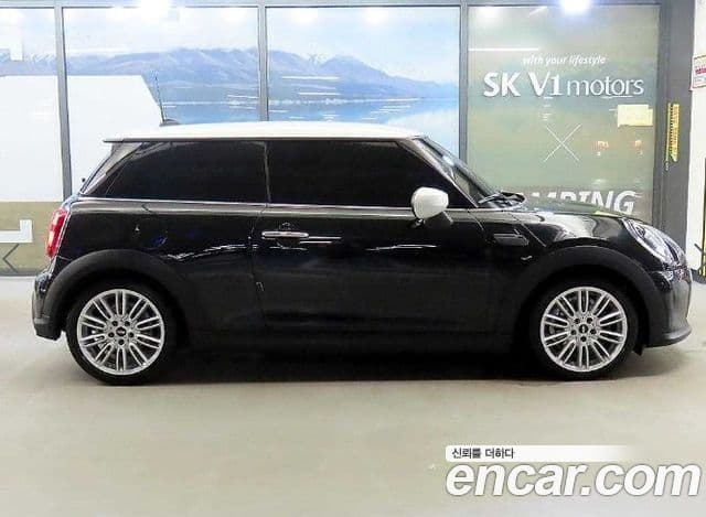 Mini Cooper 2022 — Фото 1/5