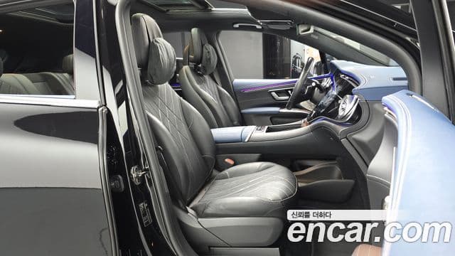 Mercedes-Benz EQS SUV 2023 — Photo 2/36