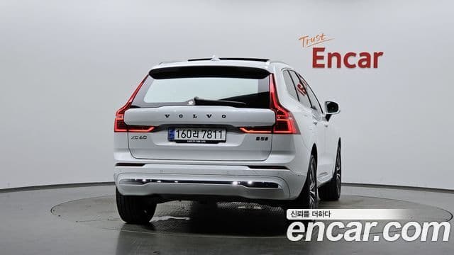 Volvo XC60 2024 — ფოტო 4/20
