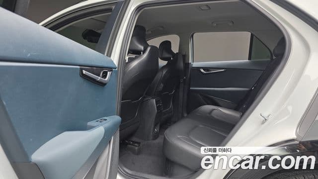 Kia Niro 2022 — фото 16 из 20
