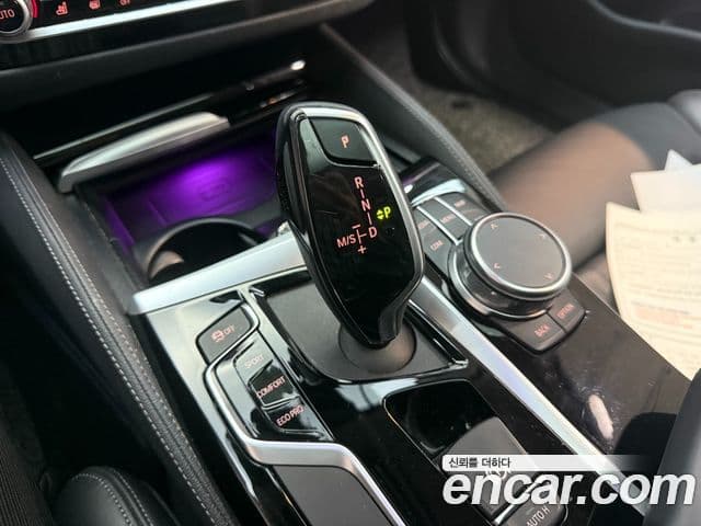 BMW 5 Series 2019 — Şəkil 8/20