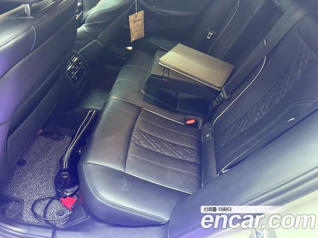 BMW 5 Series 2019 — фото 9 из 20