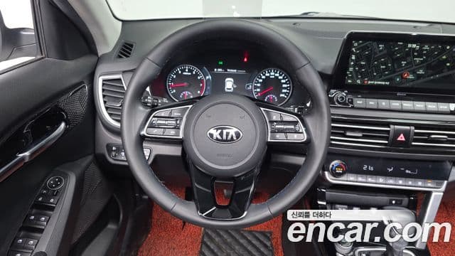 Kia Seltos 2020 — фото 13 из 20