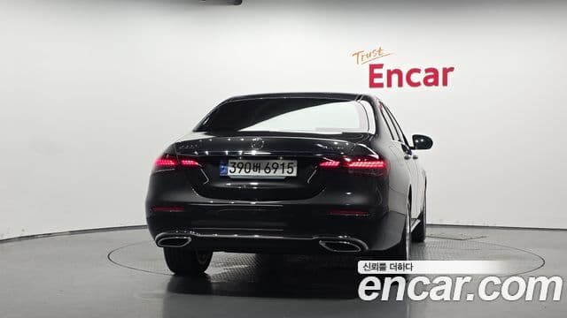 Mercedes-Benz E-Class 2023 — ფოტო 4/20