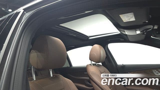 Mercedes-Benz E-Class 2023 — фото 16 из 20