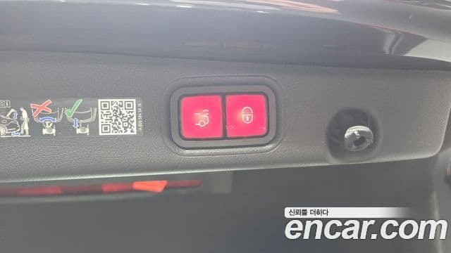 Mercedes-Benz E-Class 2023 — ფოტო 17/20