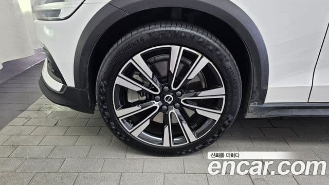 Volvo V60 Cross Country 2023 — ფოტო 5/20