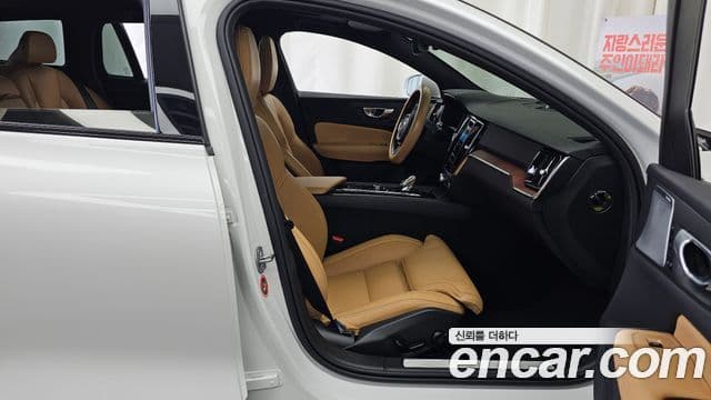 Volvo V60 Cross Country 2023 — ფოტო 11/20