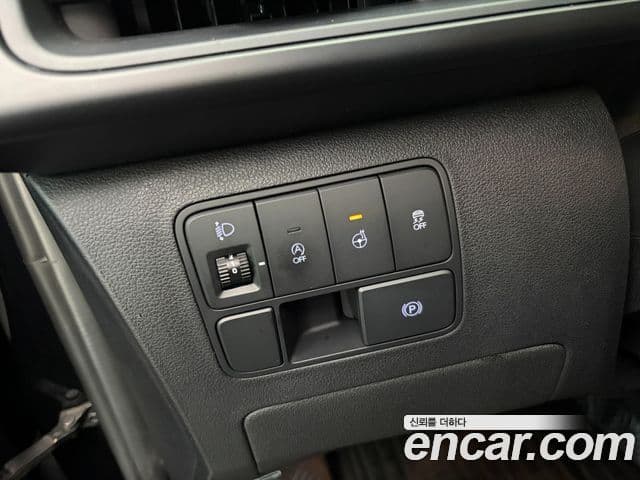 Hyundai Staria 2023 — ფოტო 18/20