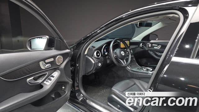 Mercedes-Benz C-Class 2019 — ფოტო 10/20