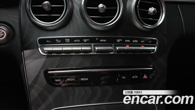 Mercedes-Benz C-Class 2019 — ფოტო 18/20