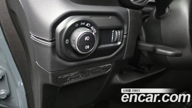Jeep Wrangler 2025 — Фото 14/20