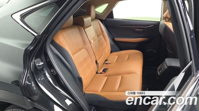 Lexus NX300h 2021 — фото 12 из 20