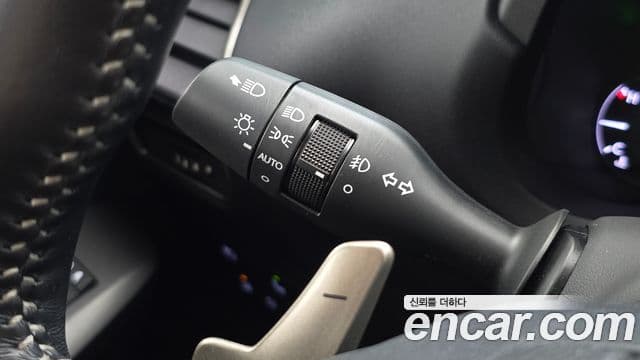 Lexus NX300h 2021 — Photo 27/38