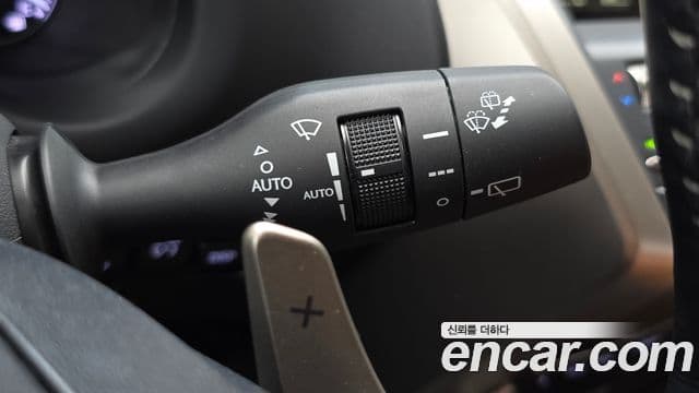Lexus NX300h 2021 — Photo 28/38