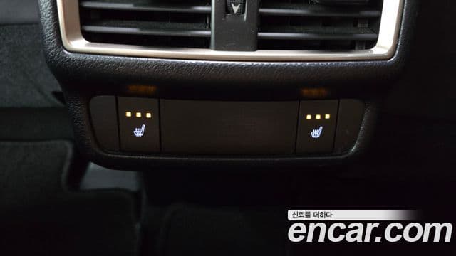 Lexus NX300h 2021 — Photo 8/38