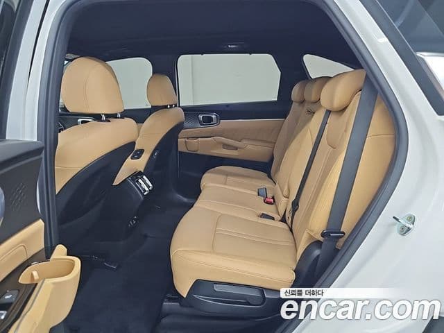 Kia Sorento 2022 — ფოტო 17/19