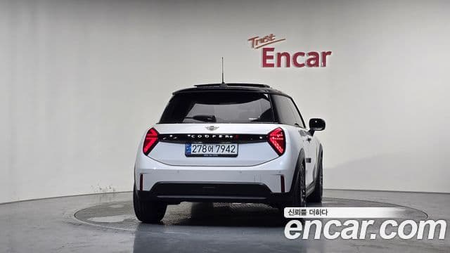 Mini Cooper S 2024 — фото 4 из 20