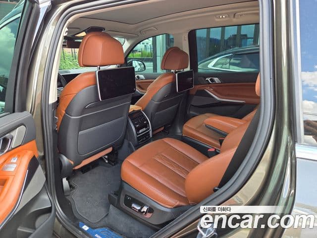 BMW X7 2022 — ფოტო 8/16