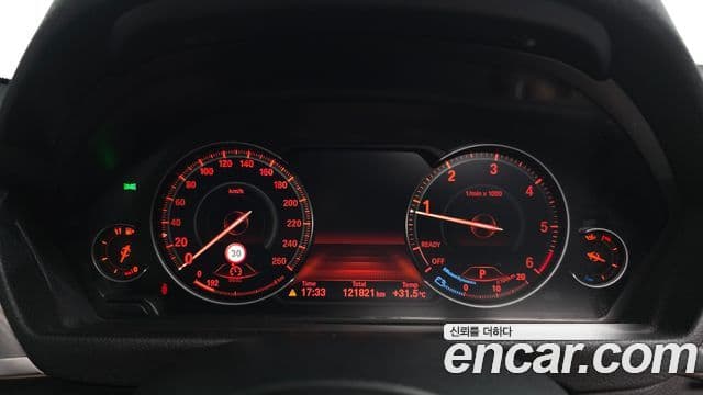 BMW 3 Series 2018 — ფოტო 8/20