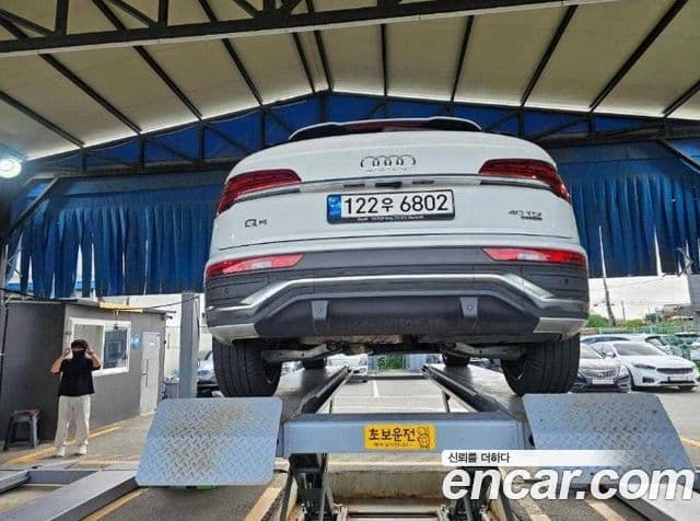 Audi Q5 2022 — фото 1 из 3
