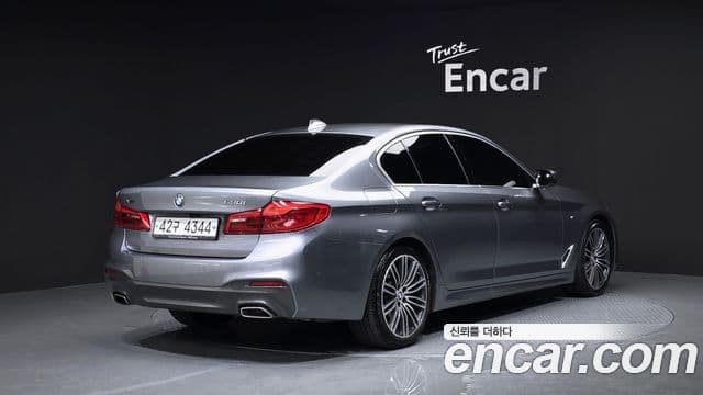BMW 5 Series 2019 — ფოტო 2/20