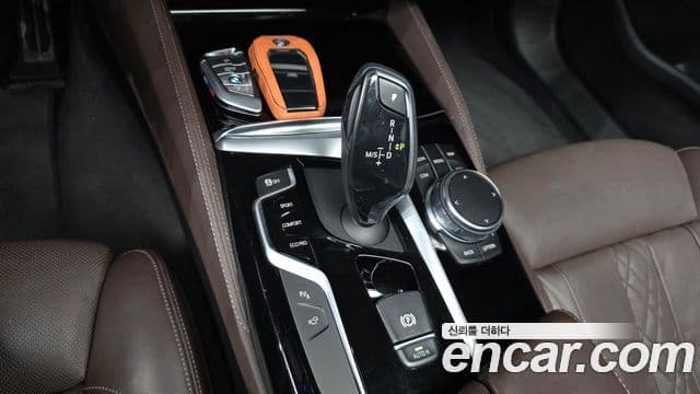BMW 5 Series 2019 — Şəkil 9/20