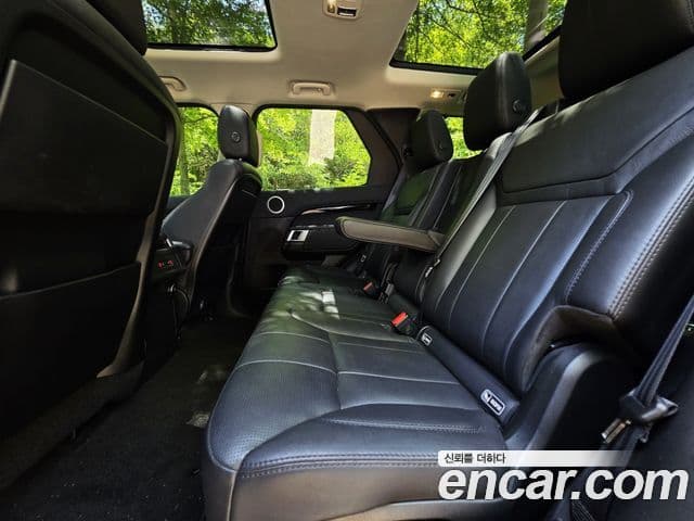 Land Rover Discovery 5 2019 — ფოტო 14/20