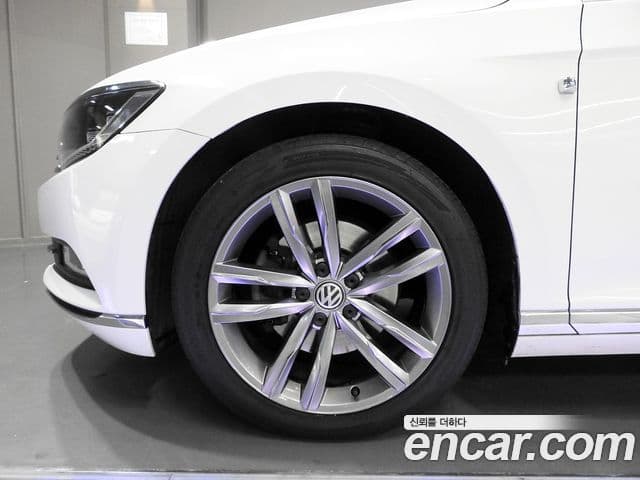 Volkswagen Passat GT 2018 — ფოტო 4/16