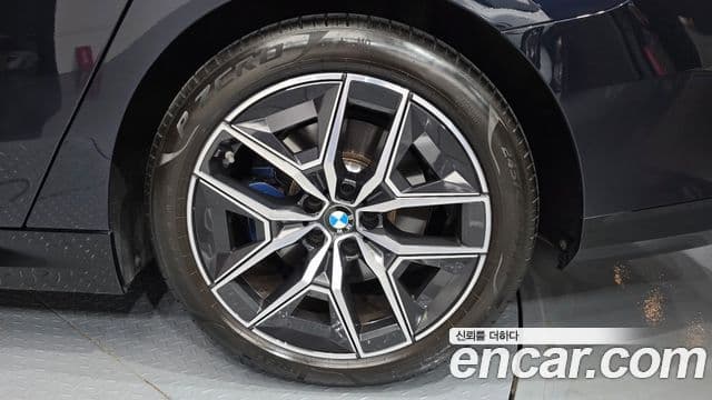 BMW 5 Series 2024 — Photo 9/31