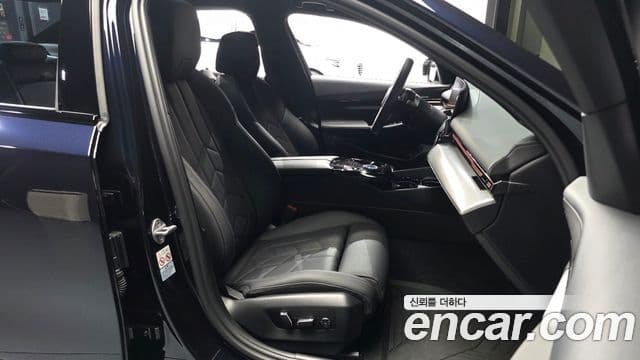 BMW 5 Series 2024 — Photo 29/31