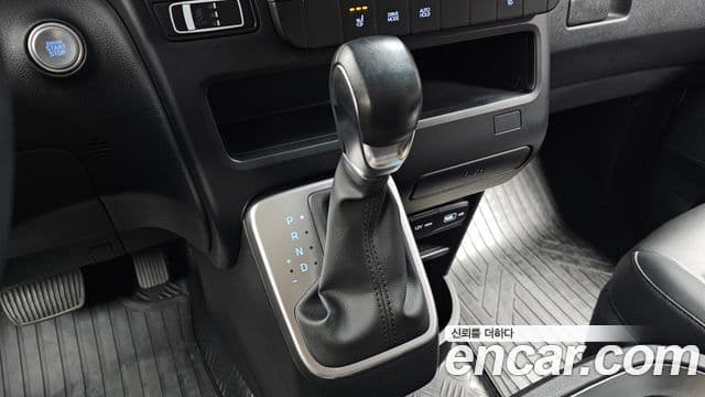 Hyundai Staria 2022 — ფოტო 9/20