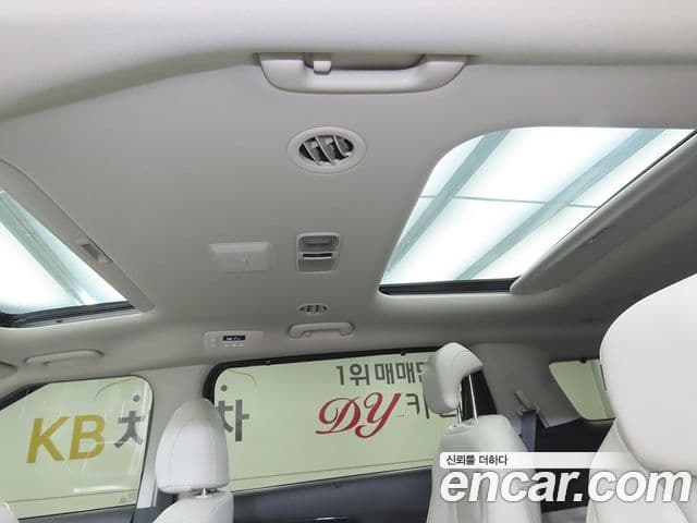 Kia Carnival 2020 — фото 12 из 20