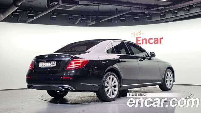 Mercedes-Benz E-Class 2019 — Şəkil 14/20