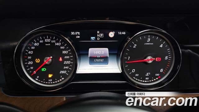 Mercedes-Benz E-Class 2019 — Şəkil 10/20