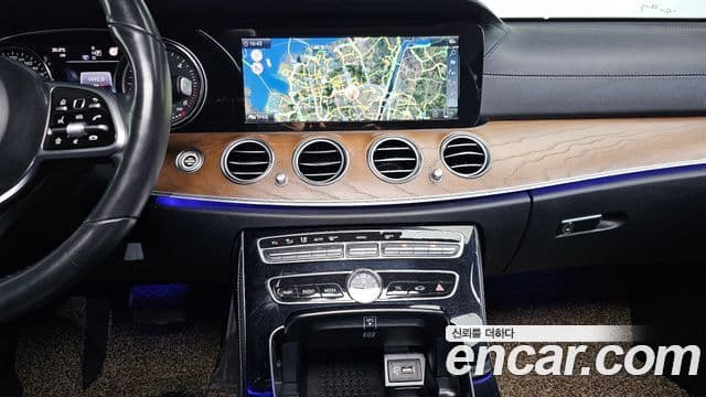 Mercedes-Benz E-Class 2019 — Şəkil 19/20