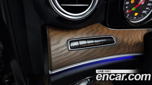 Mercedes-Benz E-Class 2019 — Şəkil 18/20