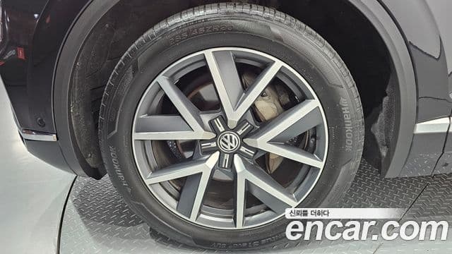 Volkswagen Touareg 2020 — ფოტო 5/20