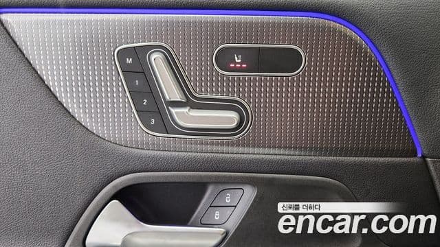 Mercedes-Benz GLB-Class 2021 — Фото 12/20