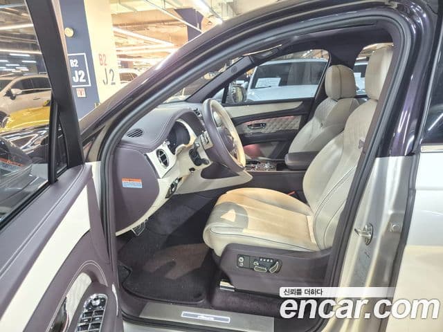 Bentley Bentayga 2023 — Şəkil 12/20