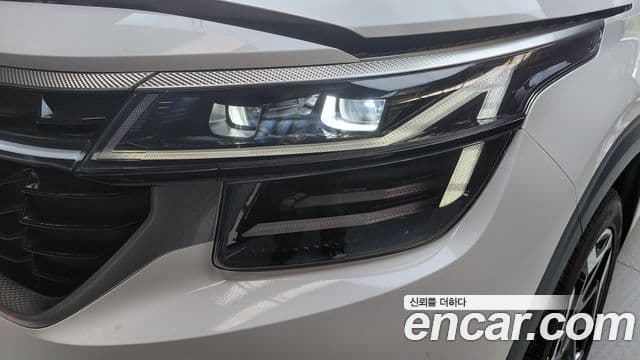 Kia Seltos 2023 — Şəkil 12/30